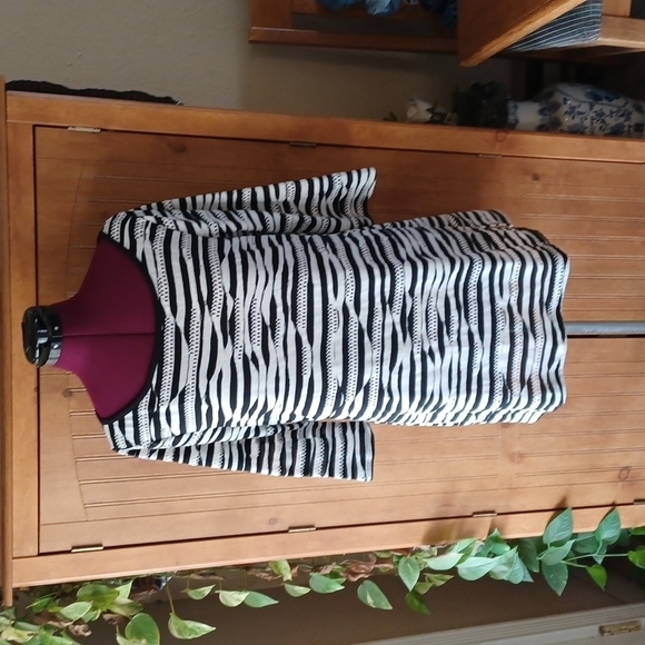 DOTTI 3/4 Length Sleeves Tunic - Picture 1 of 7